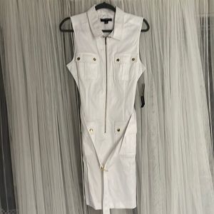 Beautiful white dress!